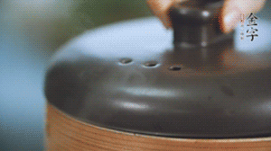 水開后轉(zhuǎn)中火蒸50-60分鐘。