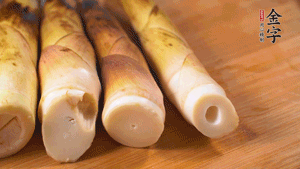 春筍剝?nèi)ネ鈿ぃ谐蓾L刀塊。