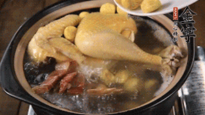 出國(guó)前加少許鹽，撒上蔥花即可。