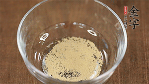 純牛奶溶解稀釋酵母。