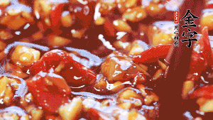 加入蒜末后攪拌均勻，讓每一種味道更加融合。(這個醬汁是不是看起來很誘人啊^_^)