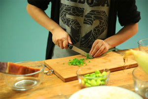 當然，如果你愛吃蔥，可以切點蔥花加入。