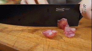 【餡料】3.金字土香腸、香菇切小丁。