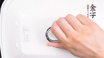 大火煮開后，再上鍋中火蒸20分鐘，出鍋后撒上蔥花。