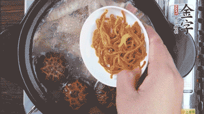 放蟲草花再煮10分鐘。