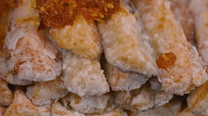 茄子撈出后放入雞精和XO醬拌均勻。
