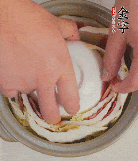 寬度剛好是鍋的高度?？垡粋€小碗更有助于幫助造型。