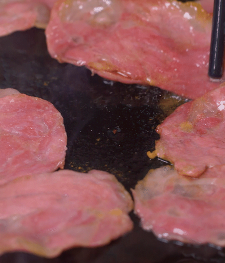 金字淡火腿用黃油/橄欖油煎熟。