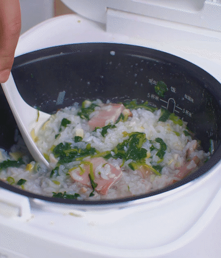 煮好時加白胡椒適當調(diào)味。