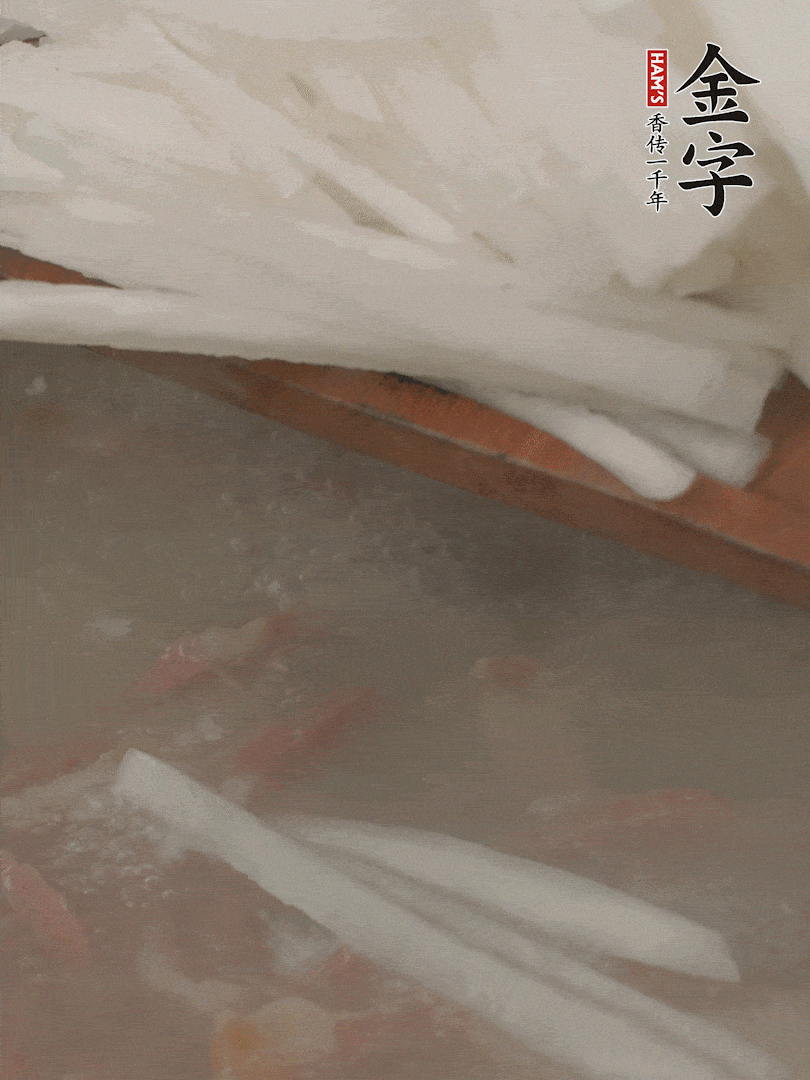 放蘿卜絲，燉5分鐘。