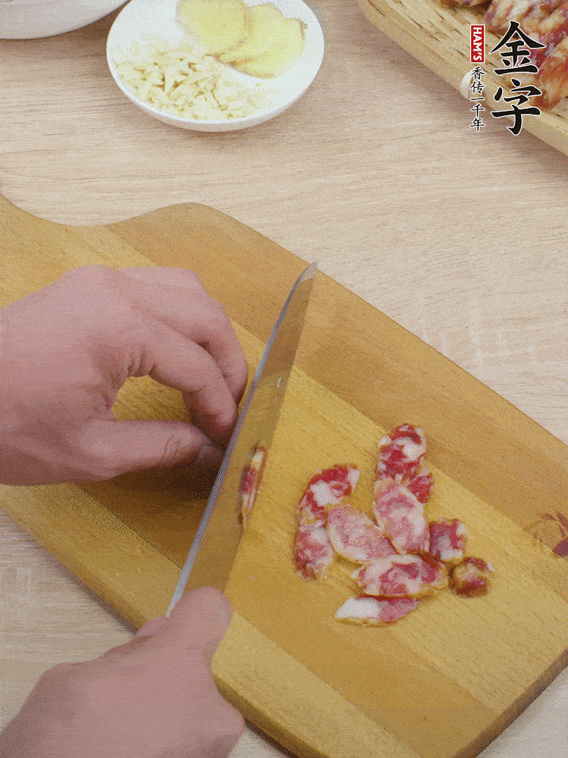 金字土香腸切片。