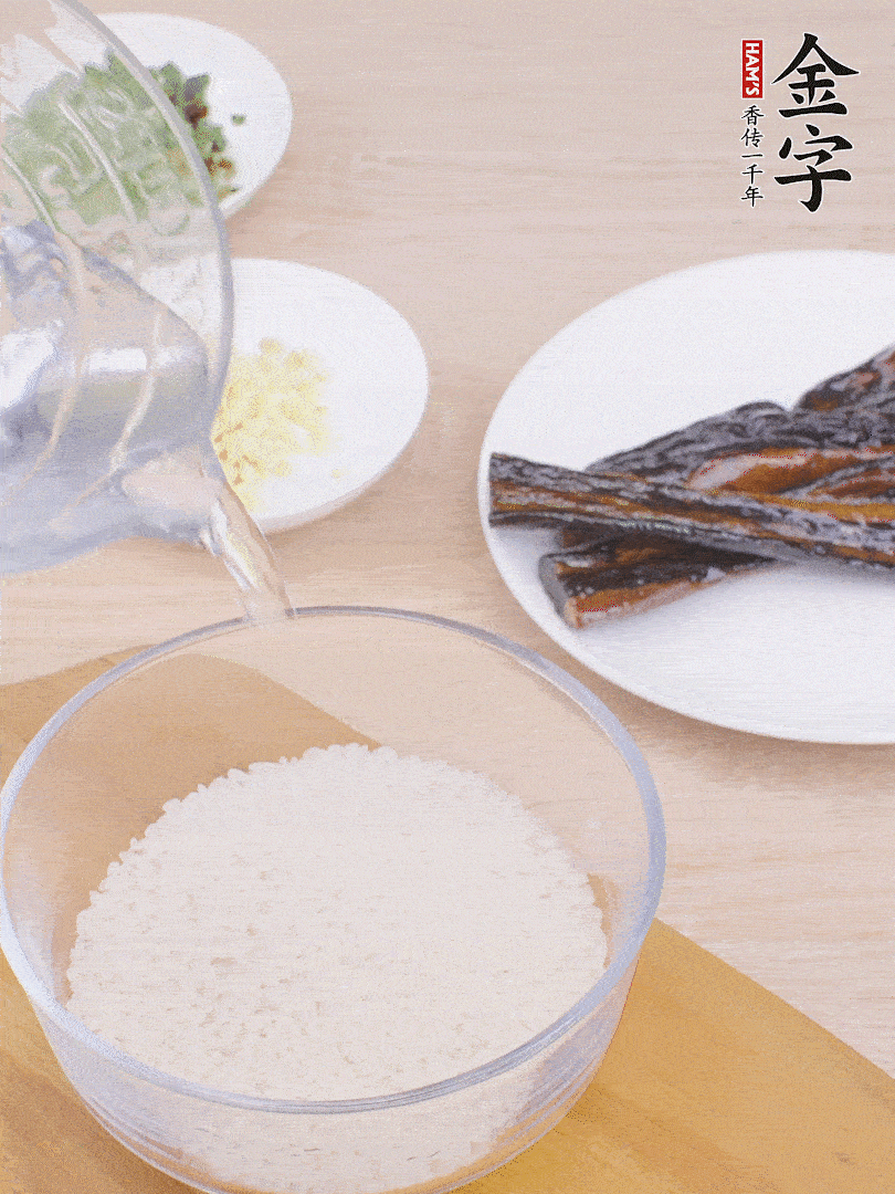 大米提前用清水浸泡1小時。