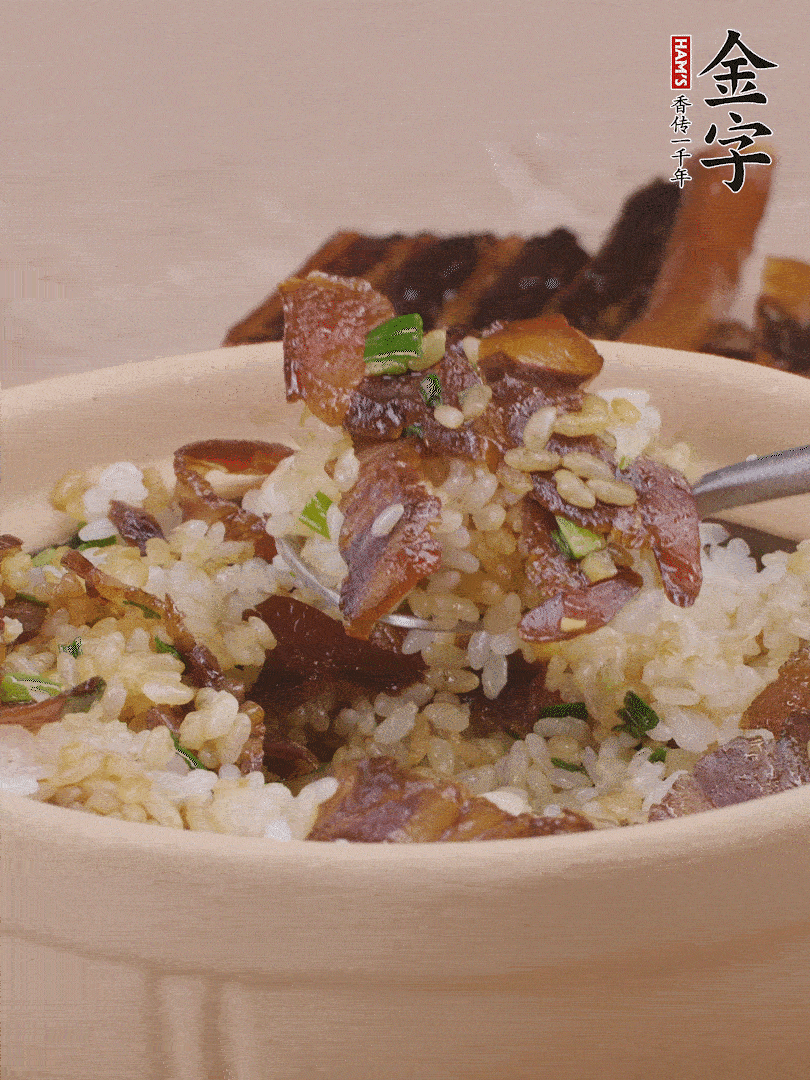 揭蓋后撒點蔥花裝飾，趁熱拌勻。