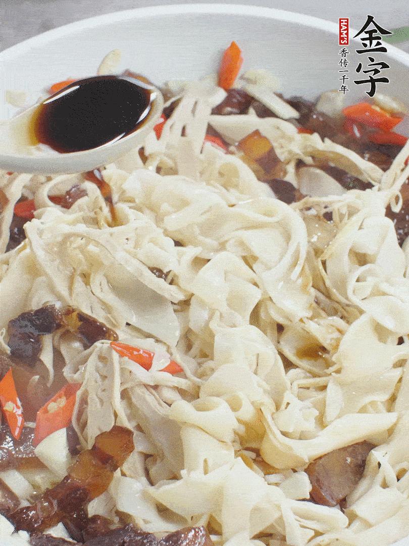 下糯米筍，淋一點生抽、蠔油調(diào)味。