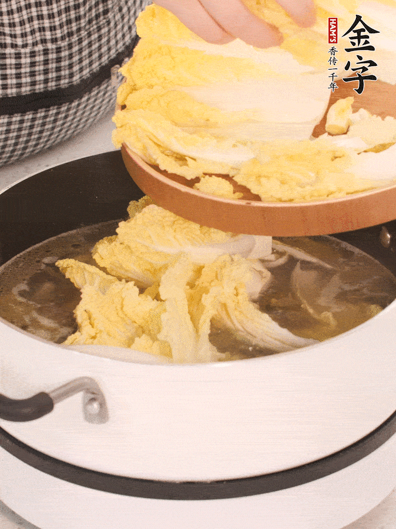 放入娃娃菜、金針菇再燉煮5分鐘。