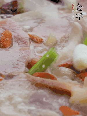 最后下枸杞、蒜白。