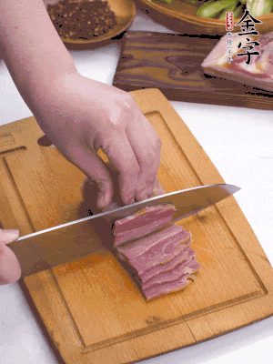 撈出切薄片。