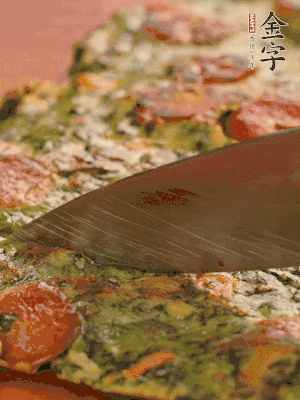 小火煎3分鐘后翻面，蓋蓋兒燜2分鐘。