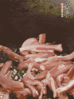 再放豌豆苗翻炒均勻。