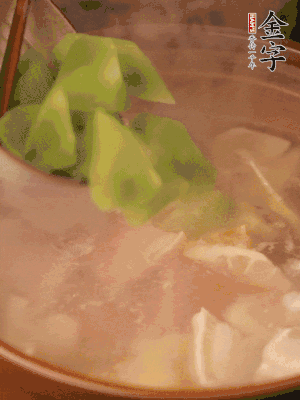 再加入焯水過的百葉結(jié)、萵筍塊燉15-20分鐘。