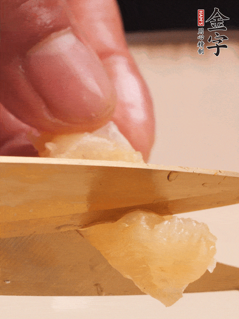 取出放入清水中，清洗表面，再剪成小段