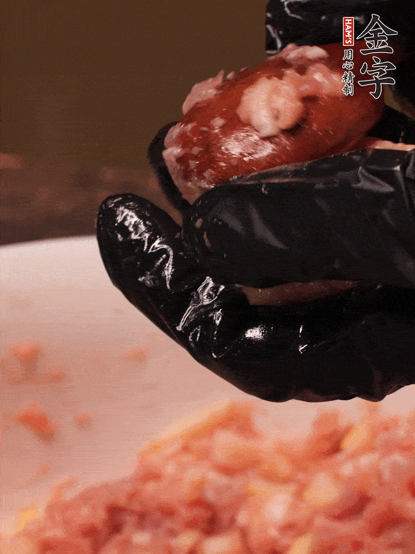 攪拌上勁，15g食用油，再攪拌一下，分成30g小圓球，冰凍1小時