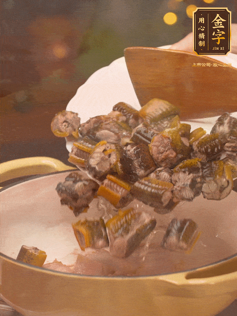 再加入黃鱔、春筍 炒出香味