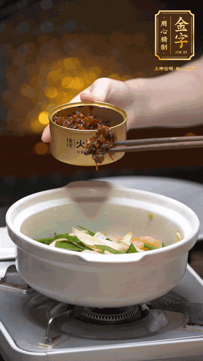 蝦仁、XO醬，猛火翻炒均勻