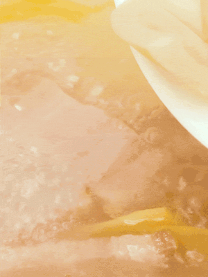 金字咸肉、火腿、春筍 通通放入鍋中小煮30分鐘