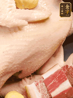 冷水、整雞、蔥結(jié)、姜片、雞油、火腿、板栗（雞肉：水=1:3）