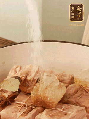 加水沒過，大火煮開轉小火慢燉2小時，煮到收汁