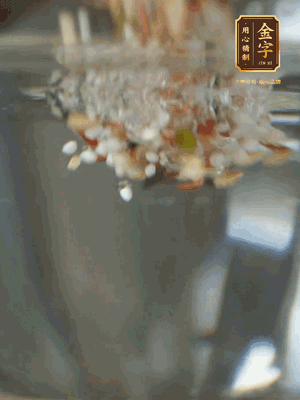 雜糧提前浸泡6小時(shí)，洗凈后下砂鍋