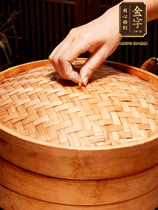 麻辣香腸蒸10分鐘，切成片，蒜苗切斜段，姜蒜干辣椒小米椒切碎