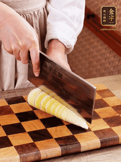 春筍切片，焯水1分鐘