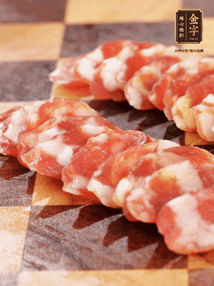 金字香腸切片，蘆筍去皮切丁