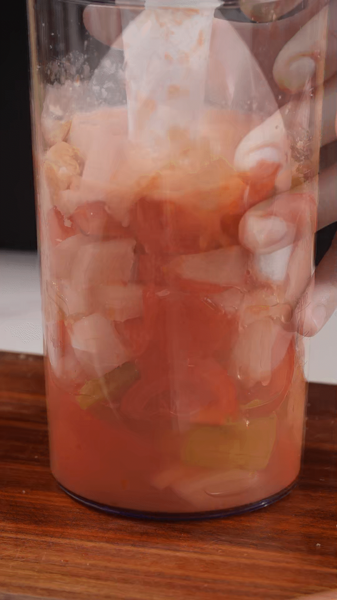 加入水、橄欖油、蘋果醋