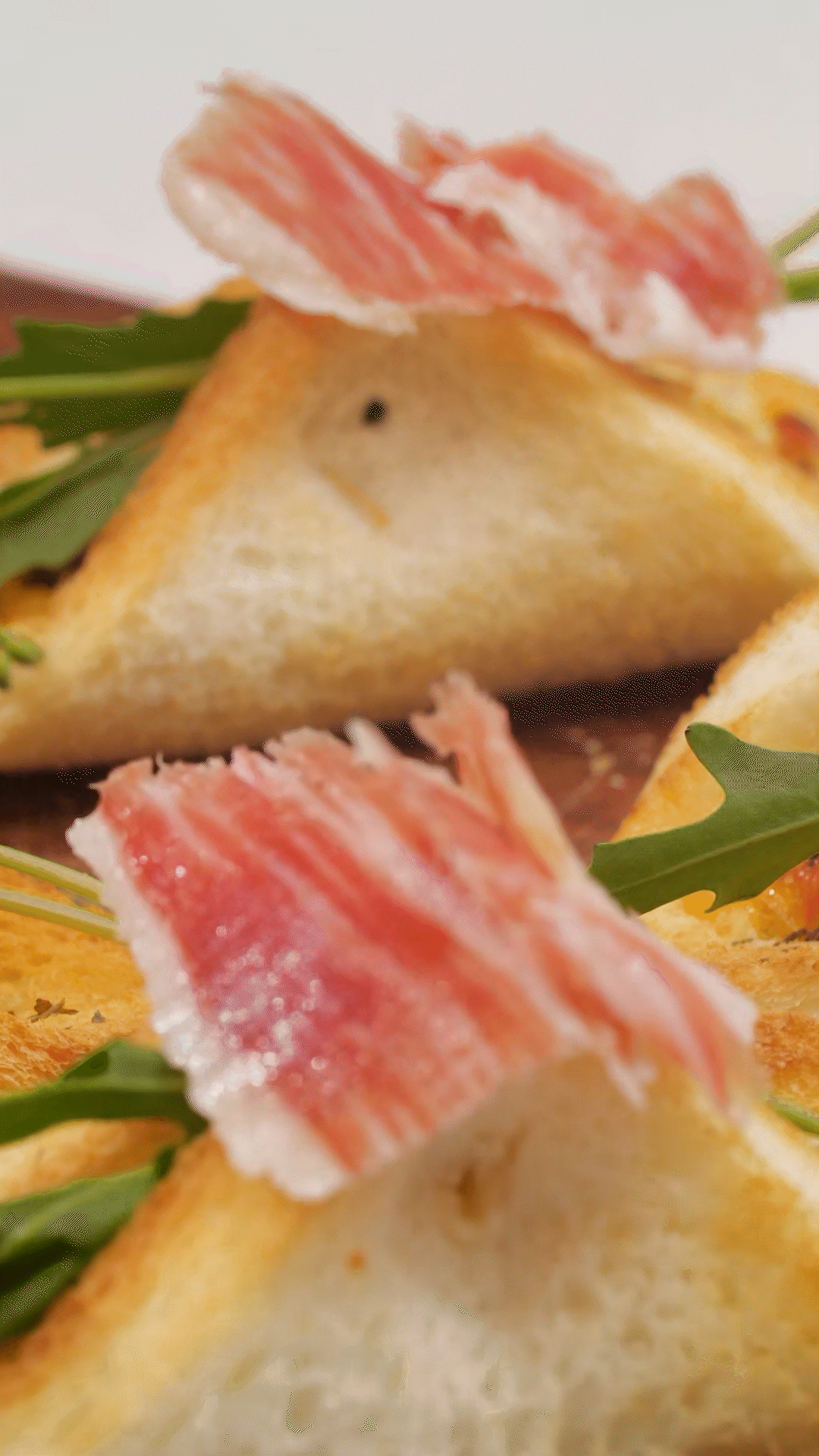 空氣炸鍋或烤箱180度5分鐘，撒歐芹碎
